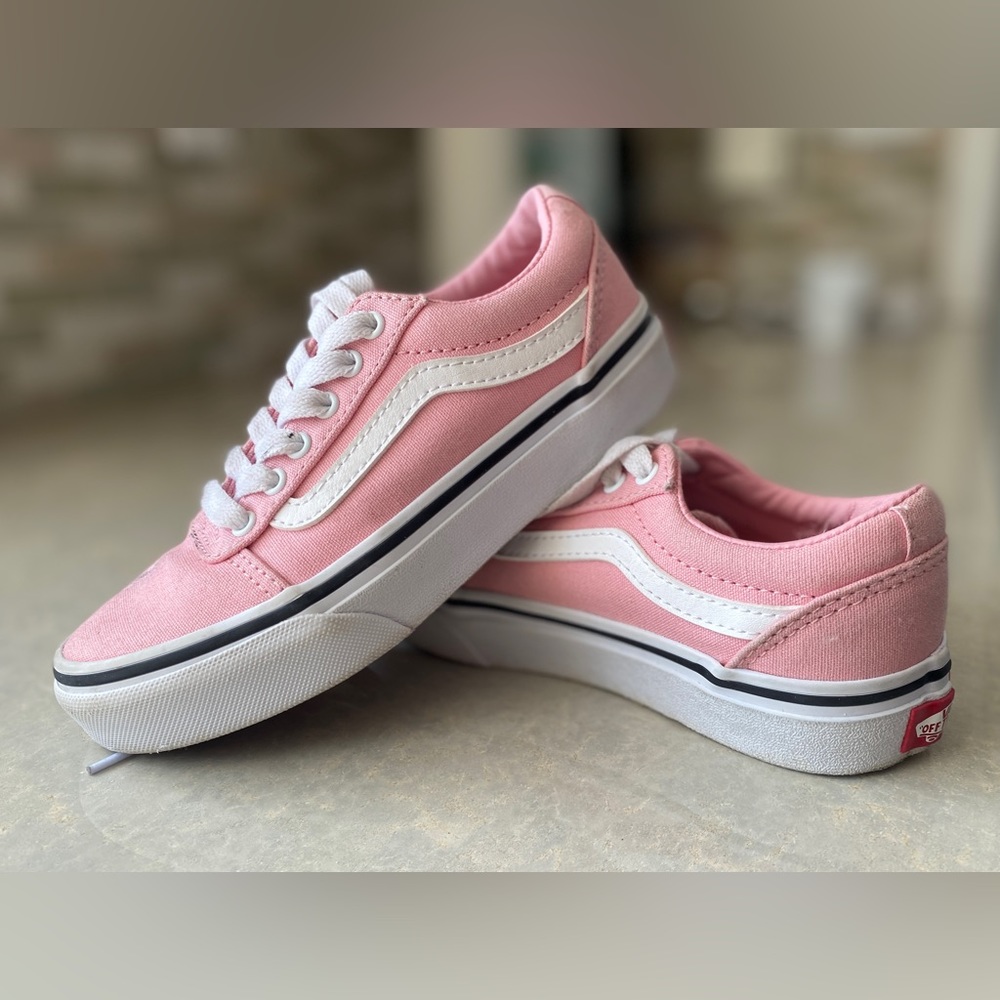 Vans Ward little girls sneakers.  Pink with white accent.